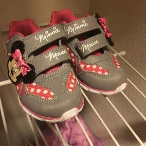 Disney Minnie Mouse Toddler Girl sneaker size 5.5
